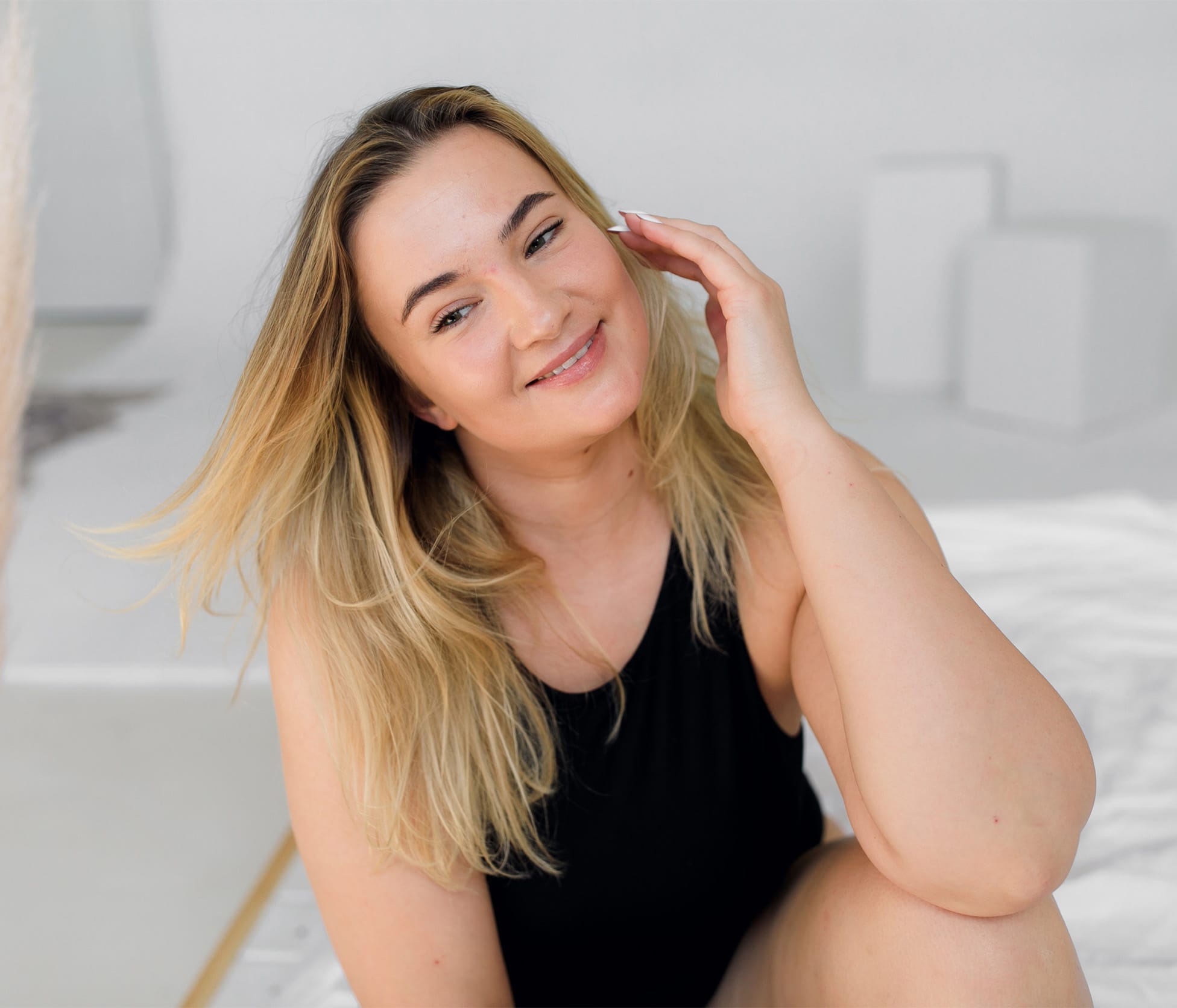 Woman smiling resting elbow on knee