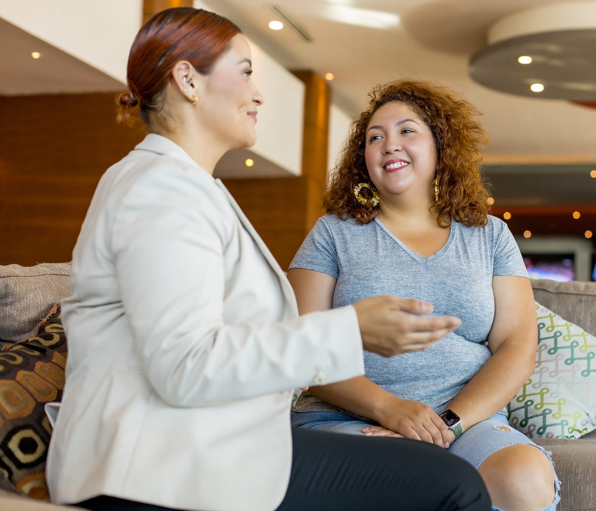 Tijuana Bariatric Center Staff sitting and speaking with patient
